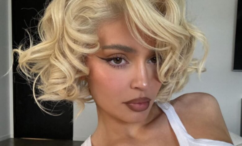 Kylie Jenner choca os fãs com uma transformação de Marilyn Monroe