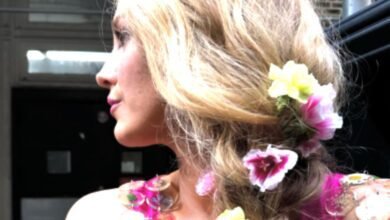 Blake Lively Nails A tendência Boho Braid… E está florescendo fabulosamente!