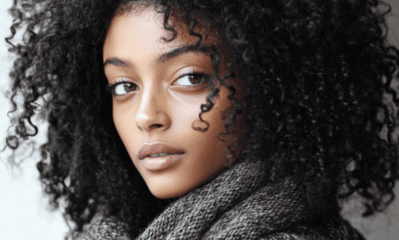 Os melhores penteados naturais para mulheres negras: 35 ideias para cabelos cacheados de inverno